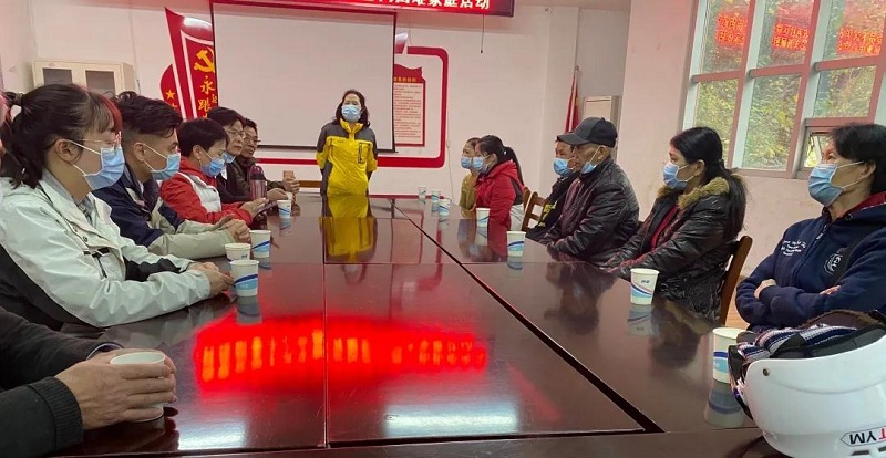 头等舱股份联合洪山团区委支部在狮子山街华农西社区开展慰问活动