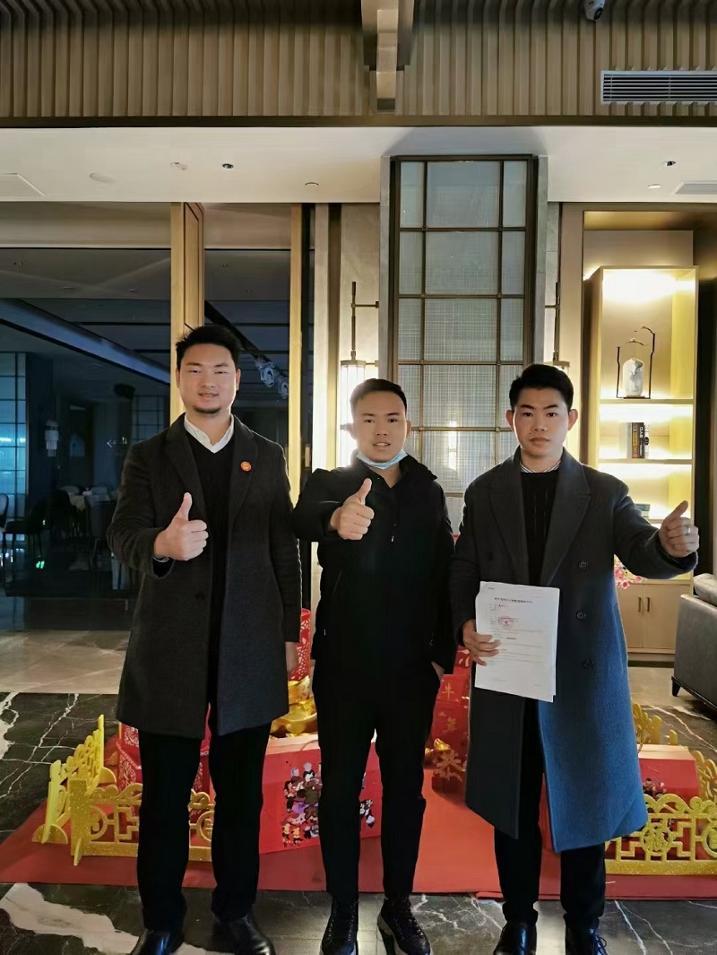 头等舱股份与武汉宏霞春雨达成合作！