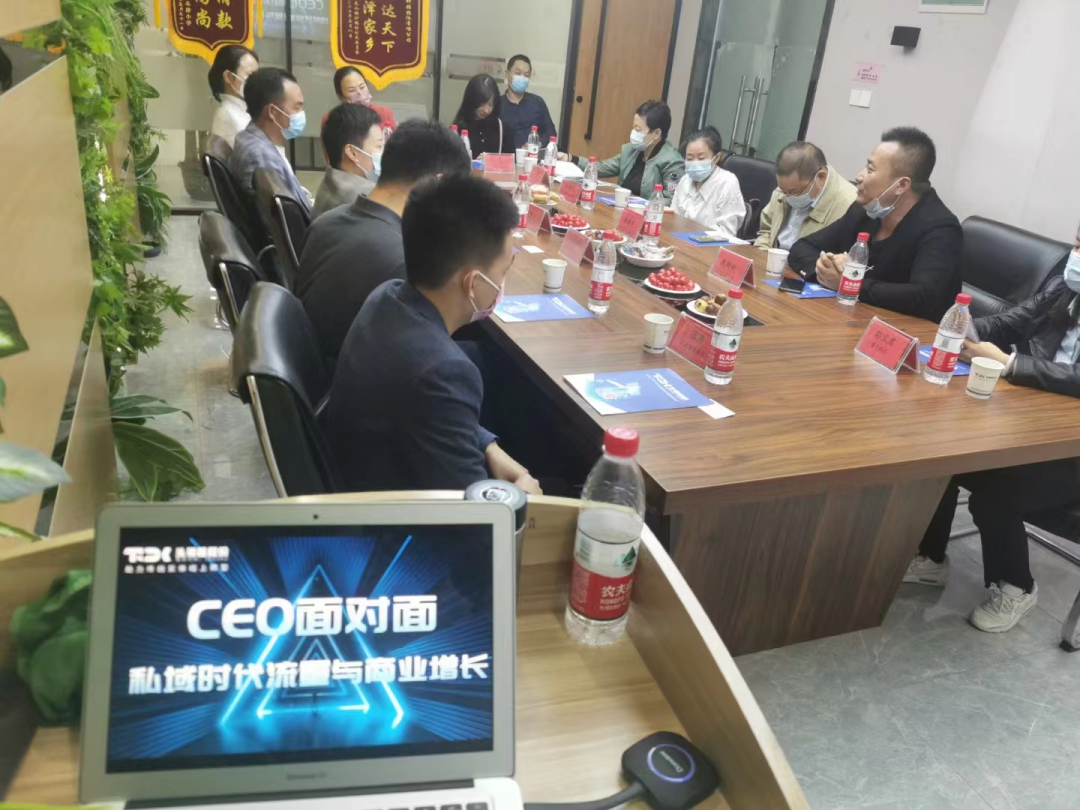 根据工信部《优质中小企业梯度培育管理暂行办法》和《省经信厅办公室关于启动湖北省创新型中小企业培育工作的通知》（鄂经信办函〔2022〕94号）要求，经企业自愿申报，各区（开发区）经信部门初审、实地抽查和推荐，市经信局进行复审等程序，武汉头等舱科技股份有限公司入选武汉市经济和信息化局2022年创新型中小企业名单！  图片 图片 图片 图片 图片 武汉头等舱科技股份有限公司作为一家为政企提供“小程序+公众号+直播+运营推广”一站式数字化营销解决方案的高新技术企业，助力传统实体线上转型，不断创新发展。此次入选创新