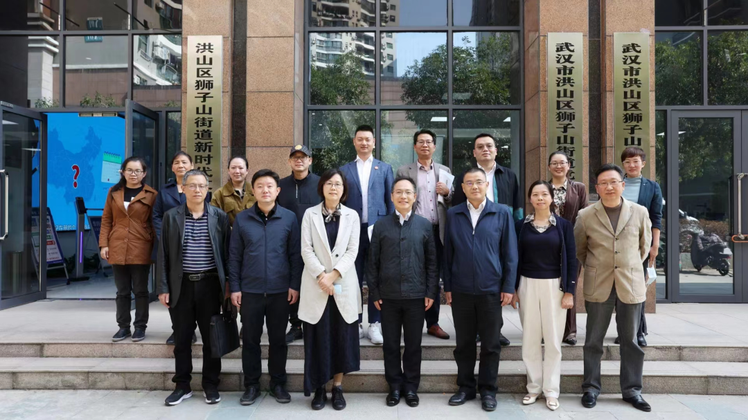 根据工信部《优质中小企业梯度培育管理暂行办法》和《省经信厅办公室关于启动湖北省创新型中小企业培育工作的通知》（鄂经信办函〔2022〕94号）要求，经企业自愿申报，各区（开发区）经信部门初审、实地抽查和推荐，市经信局进行复审等程序，武汉头等舱科技股份有限公司入选武汉市经济和信息化局2022年创新型中小企业名单！  图片 图片 图片 图片 图片 武汉头等舱科技股份有限公司作为一家为政企提供“小程序+公众号+直播+运营推广”一站式数字化营销解决方案的高新技术企业，助力传统实体线上转型，不断创新发展。此次入选创新