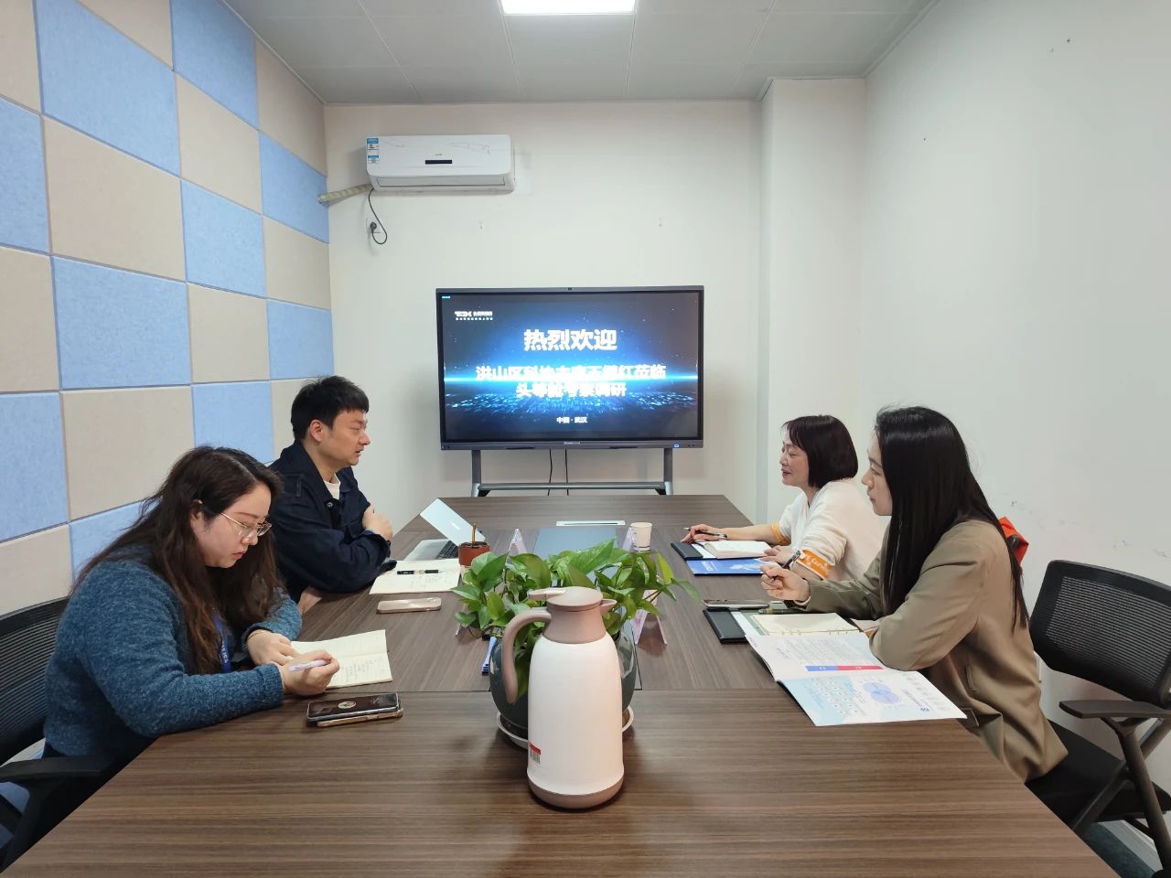 洪山区科协党组书记、主席王继红莅临头等舱考察调研