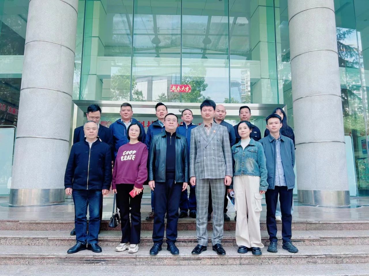恩施市委党校领导与驻武汉及中部地区招商办事处领导莅临头等舱考察调研